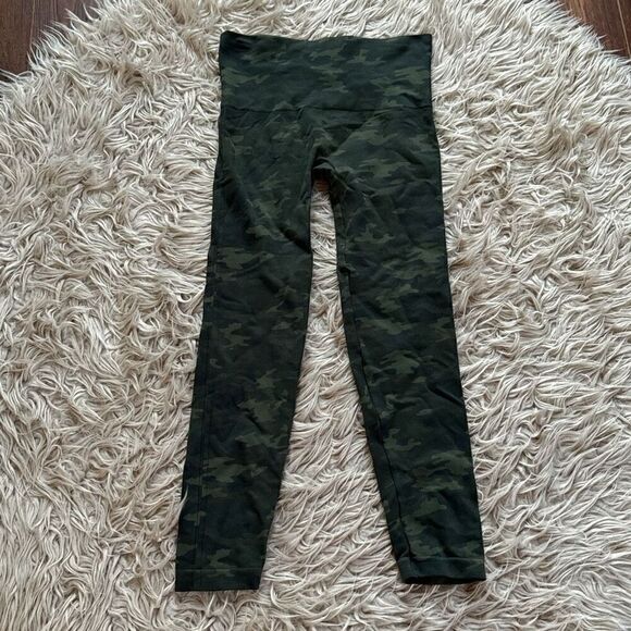 Spanx camouflage tights size Large - Picture 3 of 3
